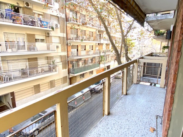 Flores Depto 3 ambientes Cochera Balcon Frente Impecable