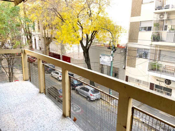 Flores Depto 3 ambientes Cochera Balcon Frente Impecable