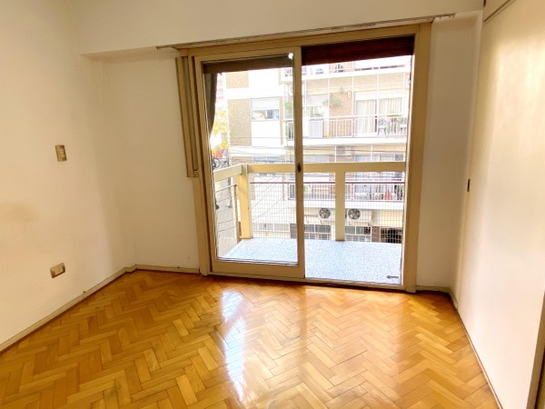 Flores Depto 3 ambientes Cochera Balcon Frente Impecable