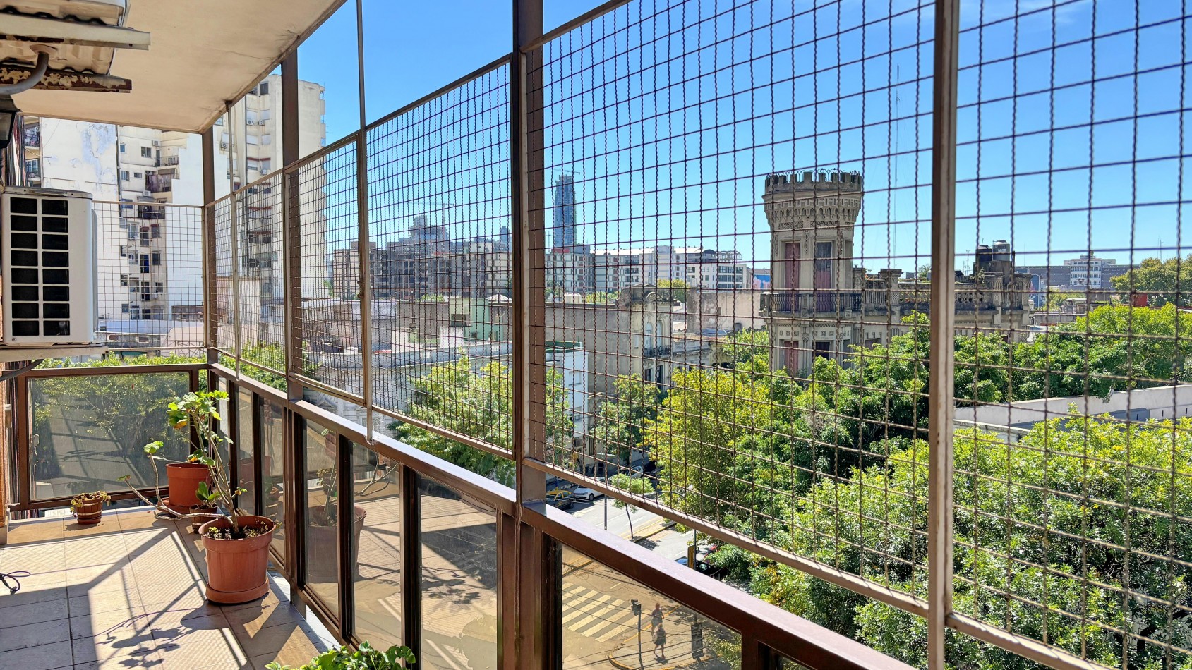 La Boca - Hermoso y Amplio Depto 3 ambientes con Balcon Frente  68m2 u$s79.950