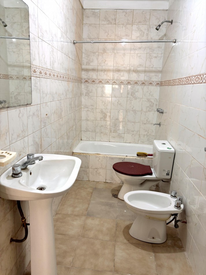 Apto Credito - PH 3 amb 2 baños completos 96,00m2 1er Piso u$s159000 Exp: $80.000