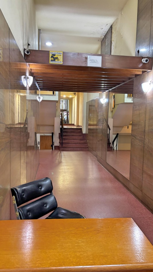 Venta Libertad al 300 - Depto 2 ambientes Balcon Piso 5to 40m2 u$s62.000 Exp: $140.000 Contrafrente