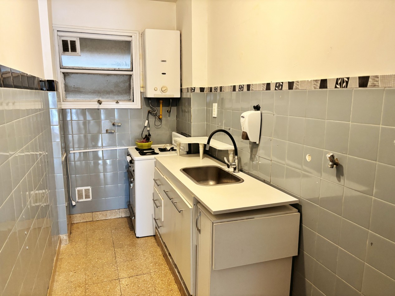 Venta Libertad al 300 - Depto 2 ambientes Balcon Piso 5to 40m2 u$s62.000 Exp: $140.000 Contrafrente