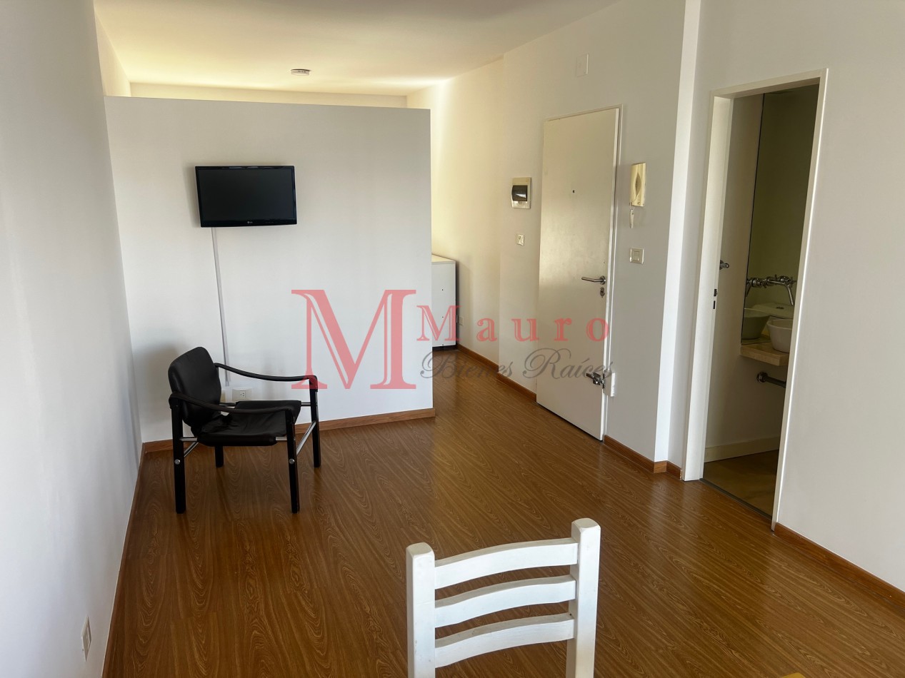 Alquiler - Departamento 2 amb Frente Balcon Sum Pileta Parrilla $700.000 + Exp: $190.000