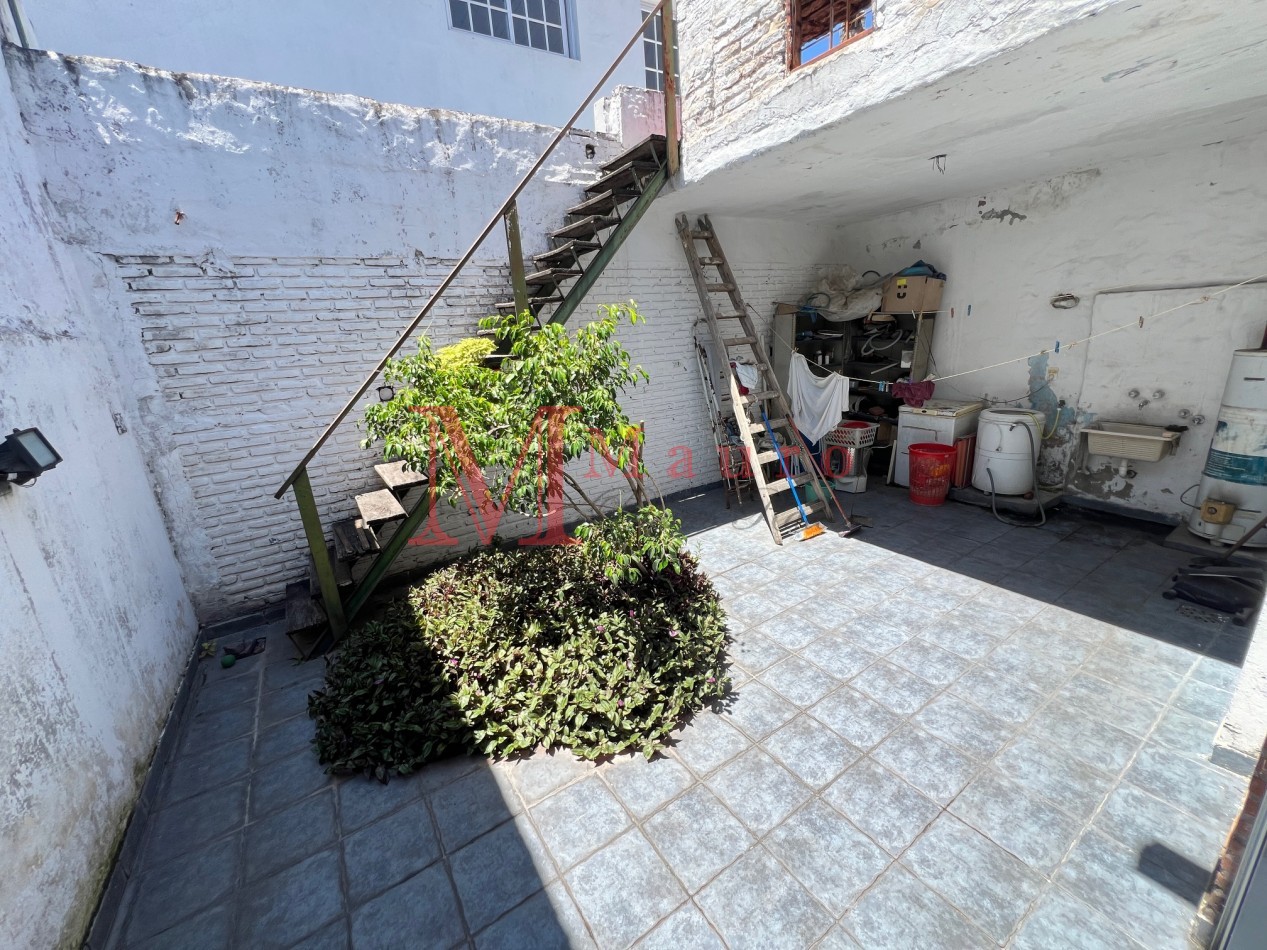 PATERNAL PH 4 AMB Frente Patio Terraza 2 Baños a Reciclar u$s190.000