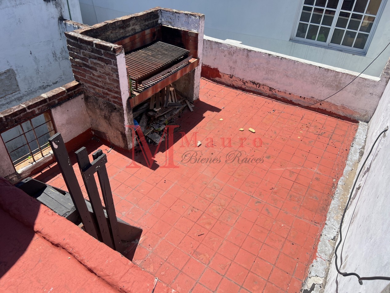 PATERNAL PH 4 AMB Frente Patio Terraza 2 Baños a Reciclar u$s190.000