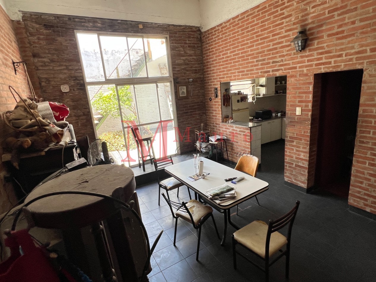 PATERNAL PH 4 AMB Frente Patio Terraza 2 Baños a Reciclar u$s190.000
